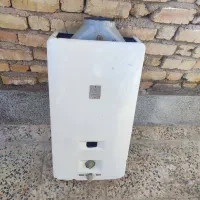 یک عدد یخچال تمیز و آبگرمکن سالم دیواری