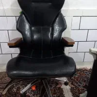 صندلی در حد نو فقط ۲ ماه استفاده شده