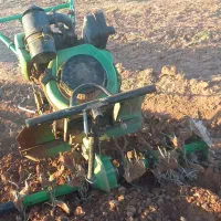 شخم زدن زمین زعفران با دستگاه ۷/۵سبک با تیغه مخصوص|خدمات باغبانی و درختکاری|نیشابور, فضل|دیوار