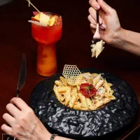 استخدام مدیر سالن کافه و رستوران (خانم)