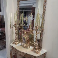 ست اینه وشمعدان وساعت به همراه میز،برنجی،دو رنگ