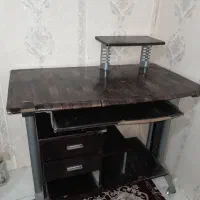 میز چوبی برای مطالعه و کامپیوتر