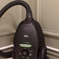 جاروبرقی AEG مدل VX82،کم‌صدا، مکش قوی، 2200 وات
