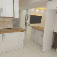 ۸۰ متری پارکینگ مسقف دار