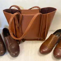 کیف و دو عدد کفش زنانه چرم قهوه ای