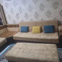 مبل هفت نفره تخت شو با پیشدستی روی دسته ها و۷ کوسن