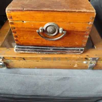 دوعدد جعبه چوبی کهنه