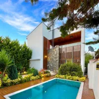 ویلااستخردارمدرن۳۰۰م مبله مشجرقی.مت کل مدارکدار