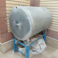 تانکر ۵۰۰ لیتری با چهارپایه آهنی و بشکه ۲۲۰ لیتری