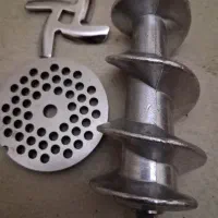 وسایل چرخ گوشت  کاملا نو و سالم هنوز استفاده نشده