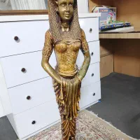 یک عدد مجسمه