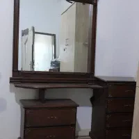 دراور به همراه آینه سالم و صندلی