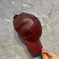 کلاه چرم|لباس|اسفراین, |دیوار