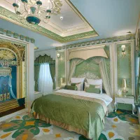 کاردر بخش های مختلف هتل