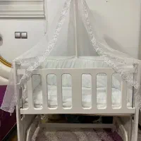 تخت کنار مادر کودک
