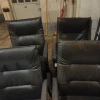 صندلی پایه دار اداری و یک صندلی چرخ دار