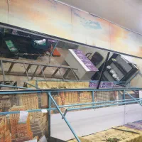 دو تیکه دومتری آینه(۴متر)،، برای میوه فروشی بود