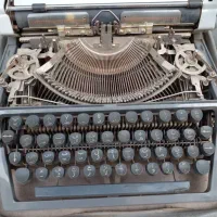 ماشین تایپ قدیمی|کلکسیون اشیاء عتیقه|تهران, بهارستان|دیوار
