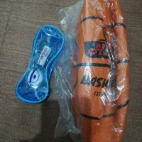 توپ بسکتبال و عینک شنا