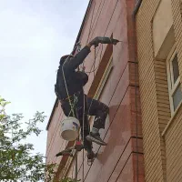 پیچ و رول پلاک سنگ و نماشویی با طناب (بندبازی)