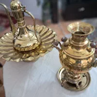 سماور و آفتابه لگن برنجی|کلکسیون اشیاء عتیقه|مشهد, راه آهن|دیوار