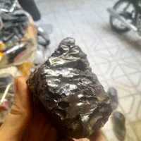 سنگ سیاه درشت نسبتا