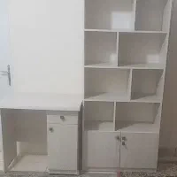 میز تحریر و کتابخونه