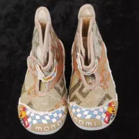 لباس های نو نو|لباس|شاهینشهر, بوستان حافظ|دیوار