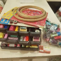 قرقره ونخهای گلدوزی با ۲ کتاب و۳ کارگاه گلدوزی