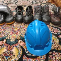 کلاه ایمنی و کفش چکمه و کفش کار