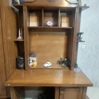 کتاب خانه و میز کامپیوتر