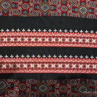 تعدادی پارچه و حاشیه پارچه