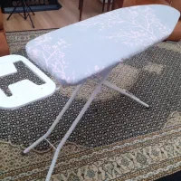 میز اتو سیم دار تمیز و سالم با تنظیم‌ارتفاع