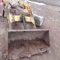 بیل لودری بهنام سه جک تمیز آماده به کار