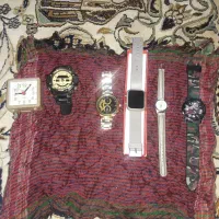 ساعت  و وسایل تزعینی به فروش میرسد