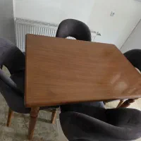 میز ناهارخوری در حد نو