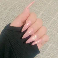 مدل برای کاشت ناخن