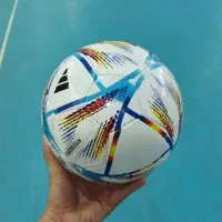 توپ فوتبال چمن