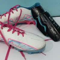 کفش فوتبال سایز 42 نو نو فقط دو بار پوشیده شده|کیف، کفش، کمربند|دوگنبدان, |دیوار