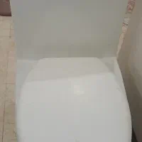 توالت فرنگی تمیز و کم استفاده شده