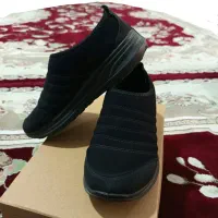 یک جفت کفش و دوتا کیف دوشی