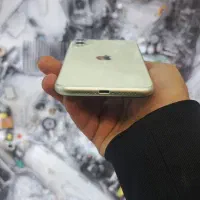 ایفون ۱۱نرمال ۱۲۸ بسیار تمیز رنگ سفید|موبایل|اصفهان, مفتح|دیوار