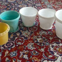 گلدان سفالی و پلاستیکی