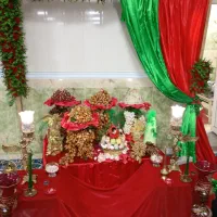 خنچه ها فروشی هست ب همراه گل و بکگراند