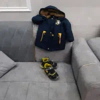 کاپشن و کفش بچگانه