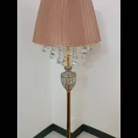 آباژور ایستاده