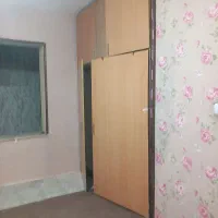 یک دستگاه خونه همکف یک اتاق یک پذایری بزرک وسرویس