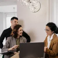 استخدام مشاور خانم برای دفتر دپارتمان املاک