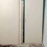 در اتاق کمد دیواری