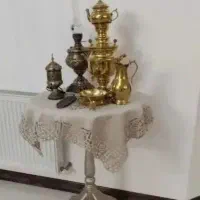 میز کنار سالنی